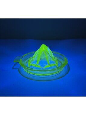 Vtg. Green Depression Glass Reamer Uranium Vaseline Citrus Squeezer Lemon Juicer